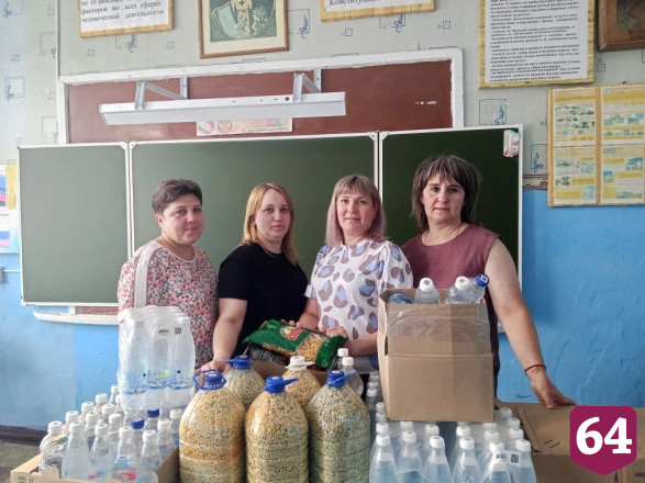 В саратовском селе жители нескольких поколений поддержали бойцов СВО