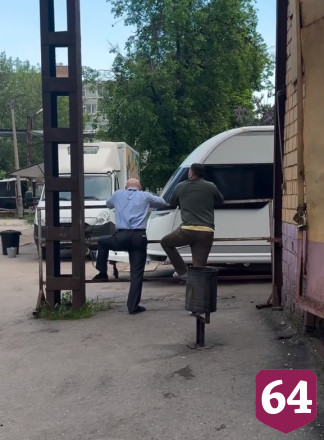 Саратовский актер поделился кадрами с площадки новых «Праздников»
